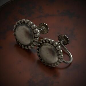Vintage Silver screw on earrings